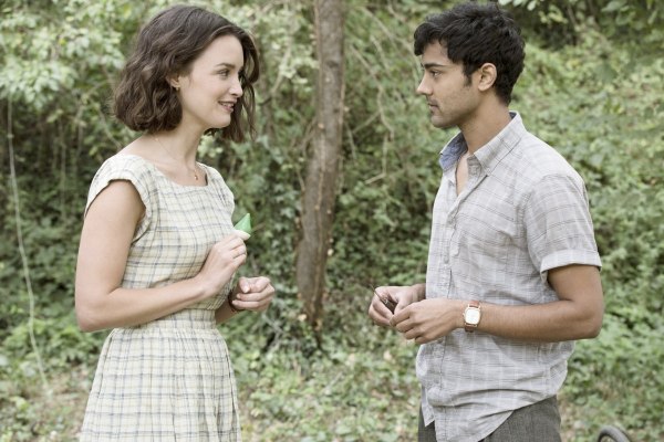 The Hundred-Foot Journey - Manish Dayal and Charlotte Le Bon Wallpaper